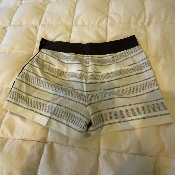 LOFT Black and White Striped High Waist Shorts Side Pockets And Zipper Size 6 - Picture 2 of 8